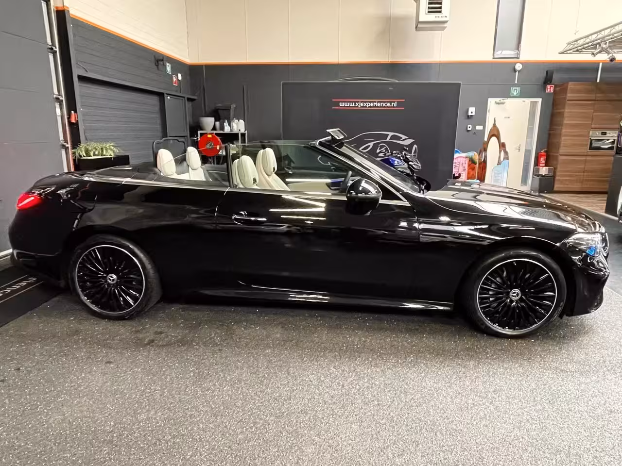 Mercedes-Benz CLE Cabriolet 200 AMG Line HUD NAVI 204PK