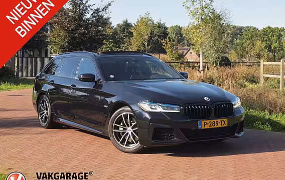 BMW 5-serie Touring 530e Business Edition Plus | M-Pakket | Panoramadak | Trekhaak | Camera | Sfeerverlichting