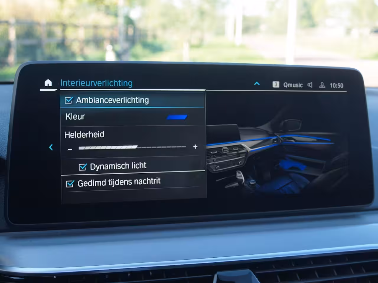 BMW 5-serie Touring 530e Business Edition Plus | M-Pakket | Panoramadak | Trekhaak | Camera | Sfeerverlichting