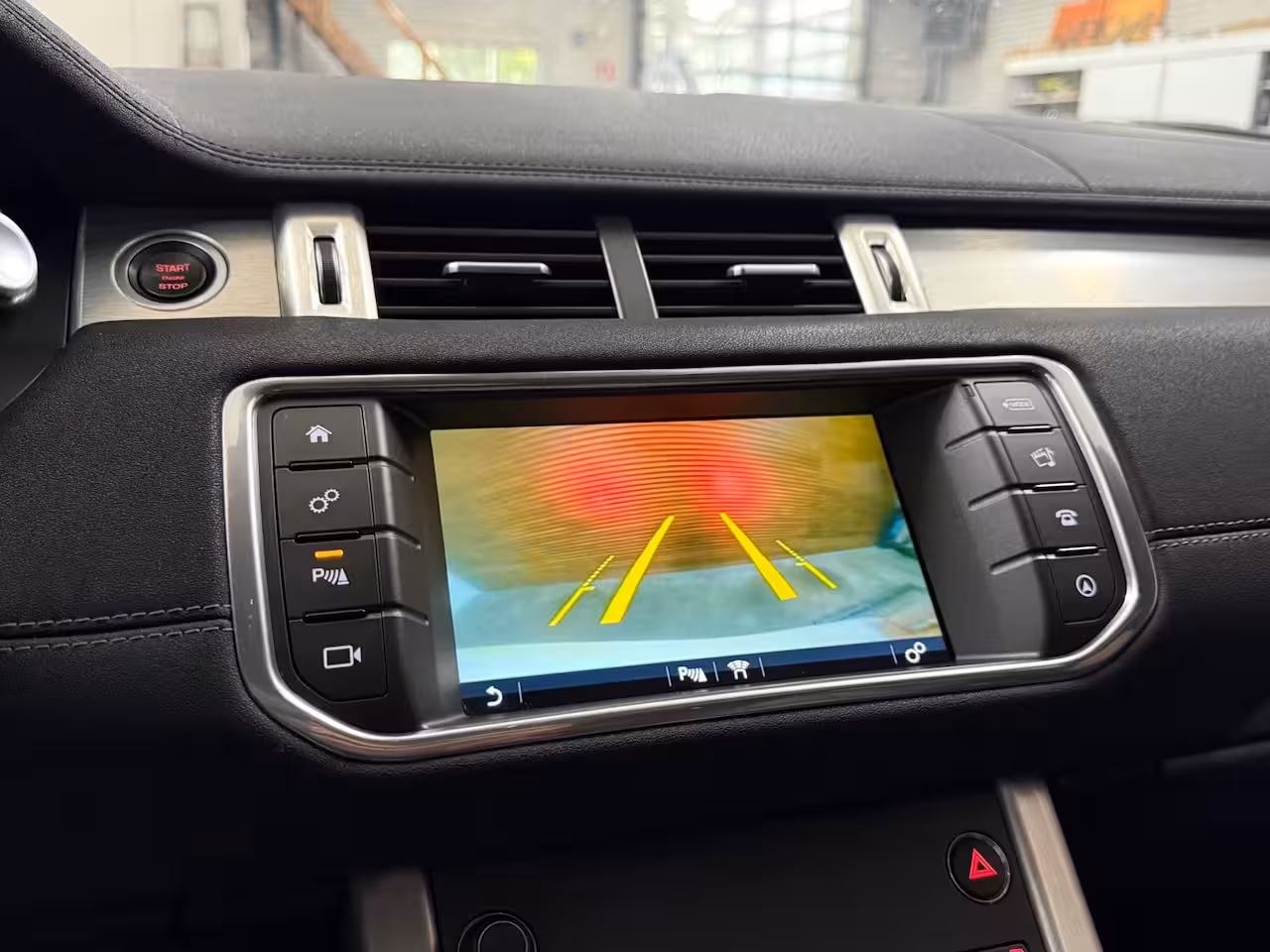 Land Rover Range Rover Evoque 2.0 Si4 HSE Dynamic | Panorama | Leder | Camera | LED | Trekhaak | 4WD | Stoelverwarming |