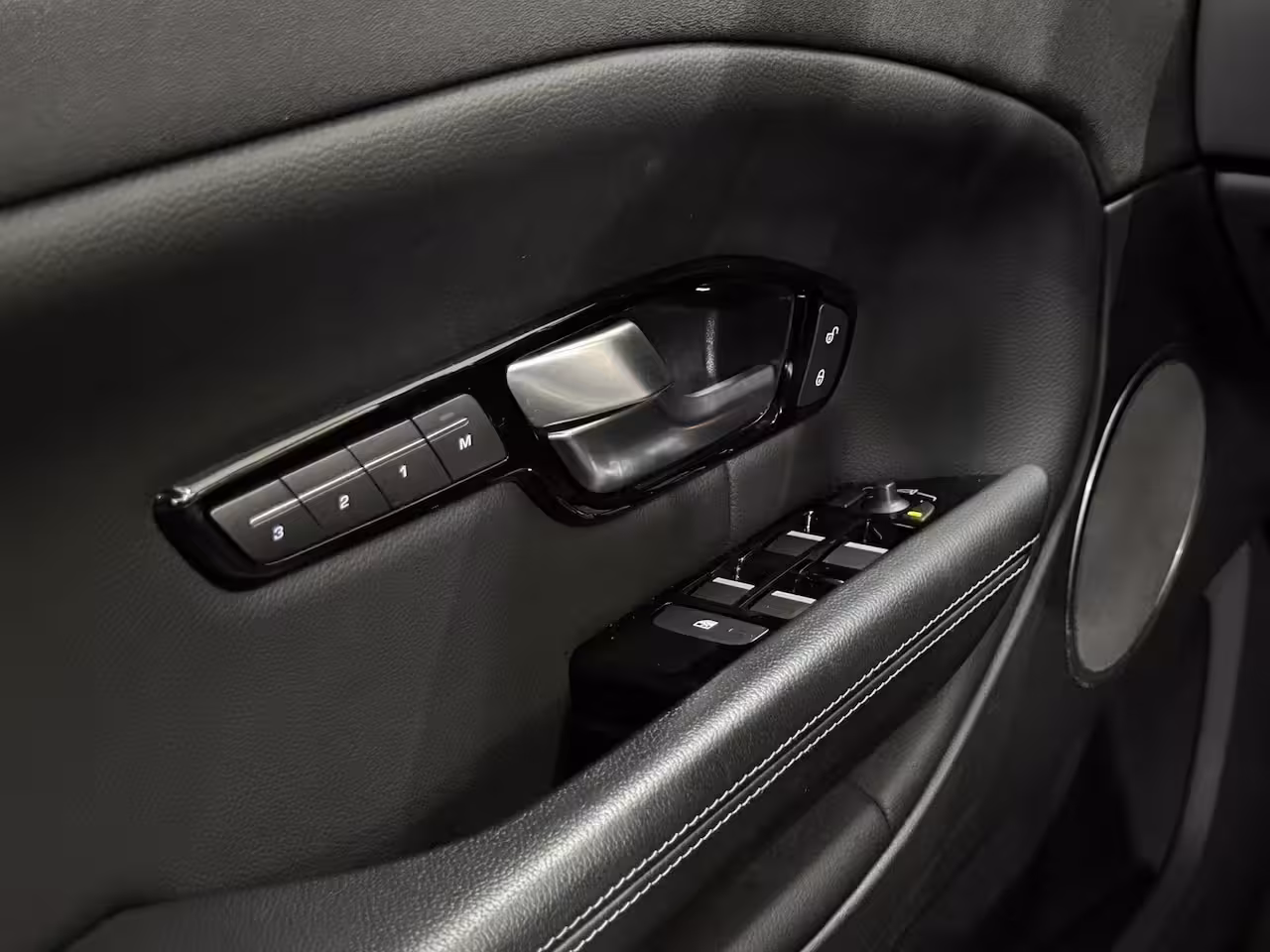 Land Rover Range Rover Evoque 2.0 Si4 HSE Dynamic | Panorama | Leder | Camera | LED | Trekhaak | 4WD | Stoelverwarming |