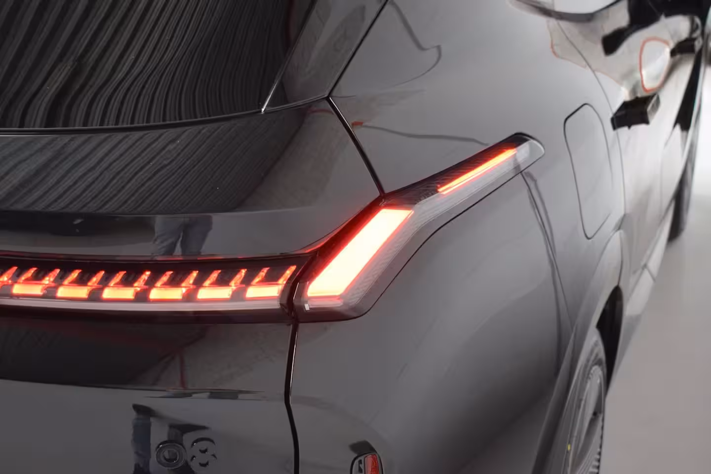 Lynk & Co 08 1.5 More PHEV 200KM RANGE / NIEUW / PANORAMADAK / HARMAN-KARDON / LEER / 360-CAMERA / 21IN
