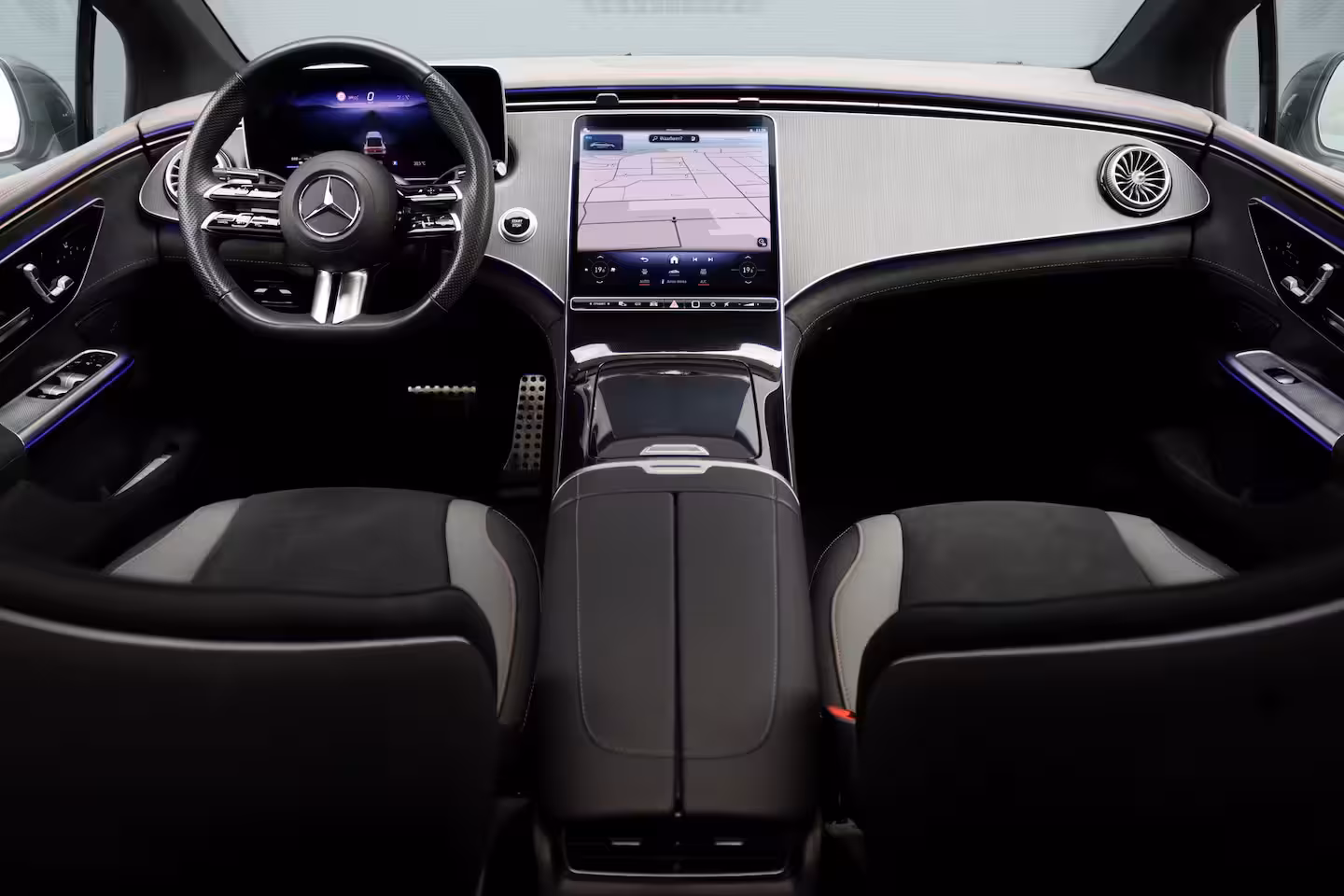 Mercedes-Benz EQE 300 AMG Line 90 kWh | Luchtvering | Distronic | Panoramadak | Memory | Warmtepomp | Keyles