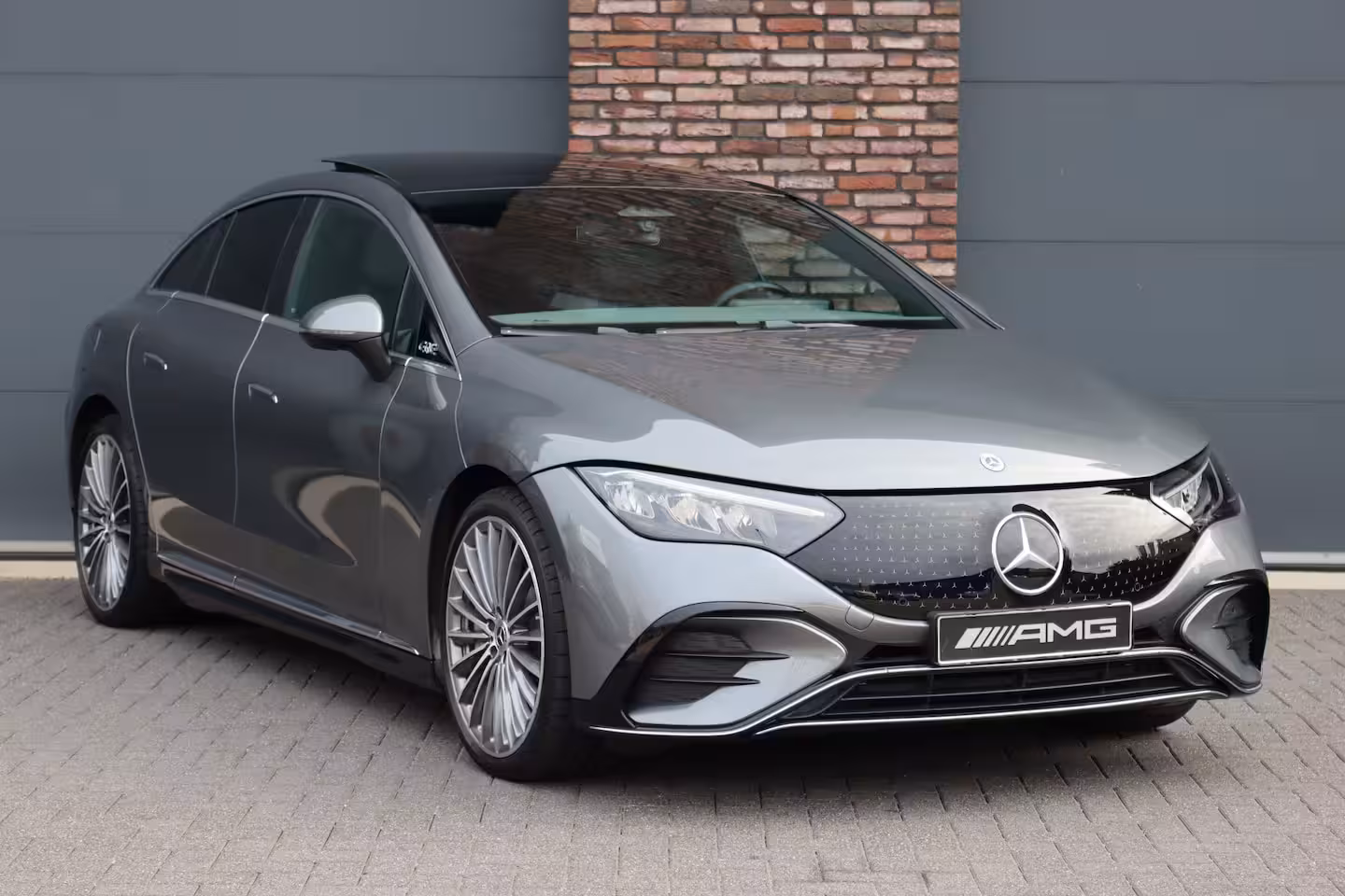 Mercedes-Benz EQE 300 AMG Line 90 kWh | Luchtvering | Distronic | Panoramadak | Memory | Warmtepomp | Keyles