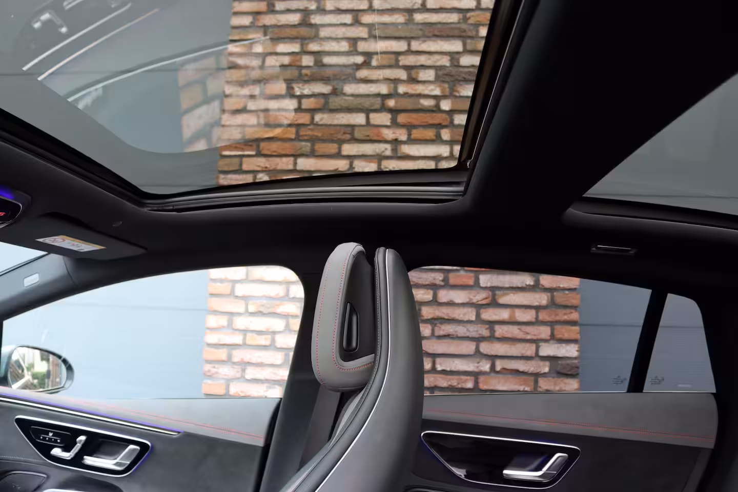Mercedes-Benz EQE 300 AMG Line 90 kWh | Luchtvering | Distronic | Panoramadak | Memory | Warmtepomp | Keyles