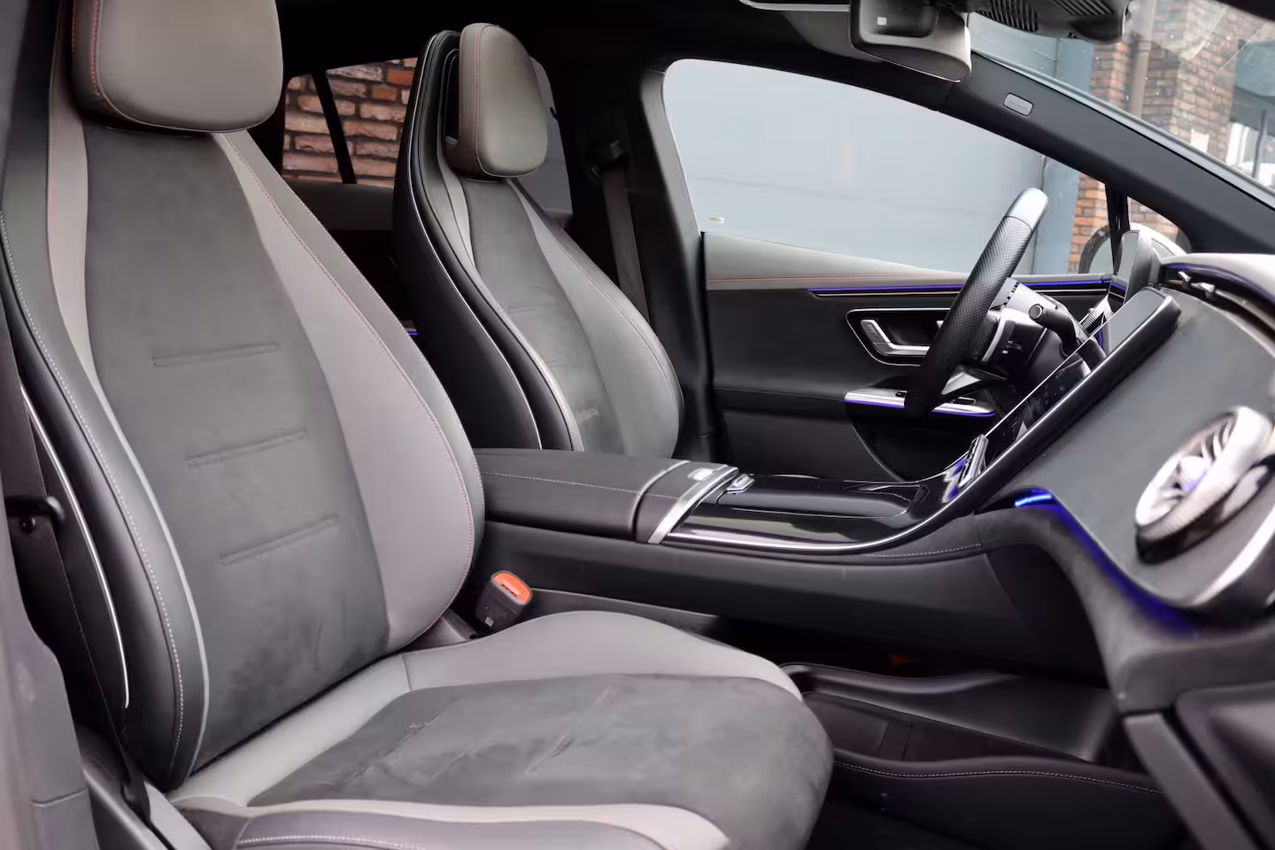 Mercedes-Benz EQE 300 AMG Line 90 kWh | Luchtvering | Distronic | Panoramadak | Memory | Warmtepomp | Keyles