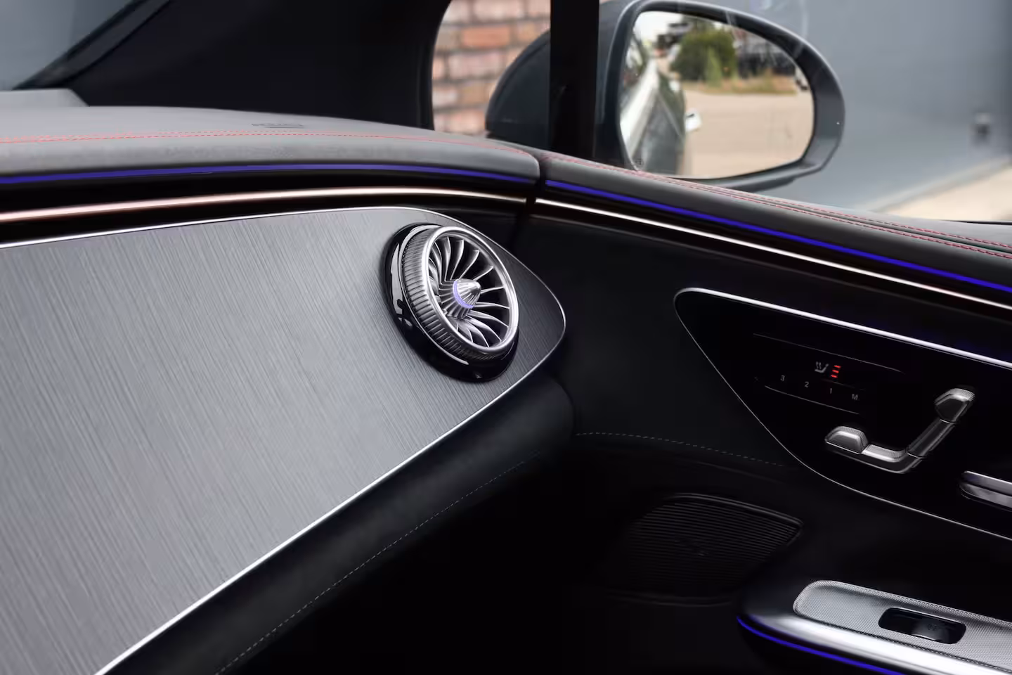 Mercedes-Benz EQE 300 AMG Line 90 kWh | Luchtvering | Distronic | Panoramadak | Memory | Warmtepomp | Keyles