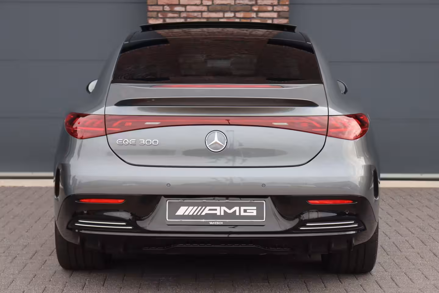 Mercedes-Benz EQE 300 AMG Line 90 kWh | Luchtvering | Distronic | Panoramadak | Memory | Warmtepomp | Keyles