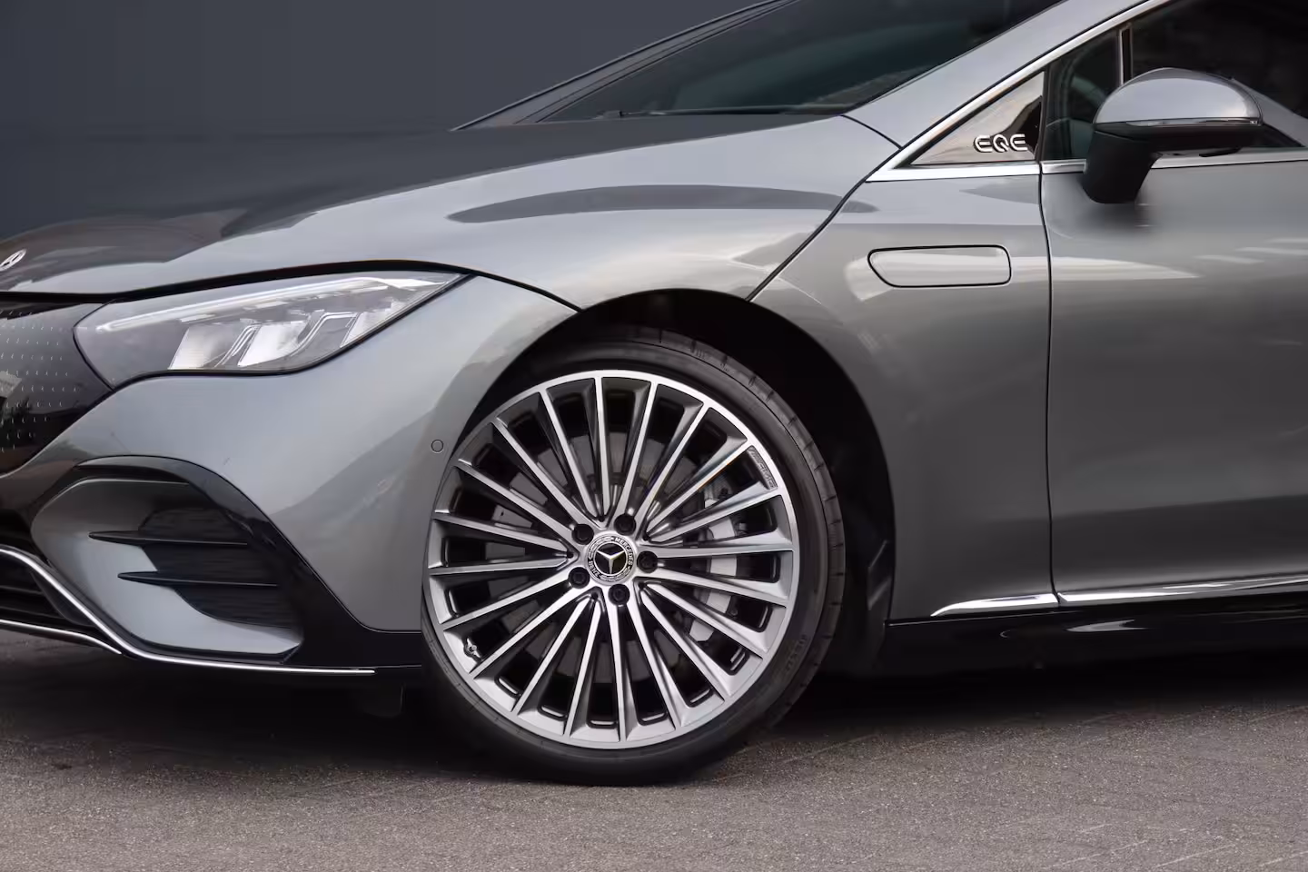 Mercedes-Benz EQE 300 AMG Line 90 kWh | Luchtvering | Distronic | Panoramadak | Memory | Warmtepomp | Keyles