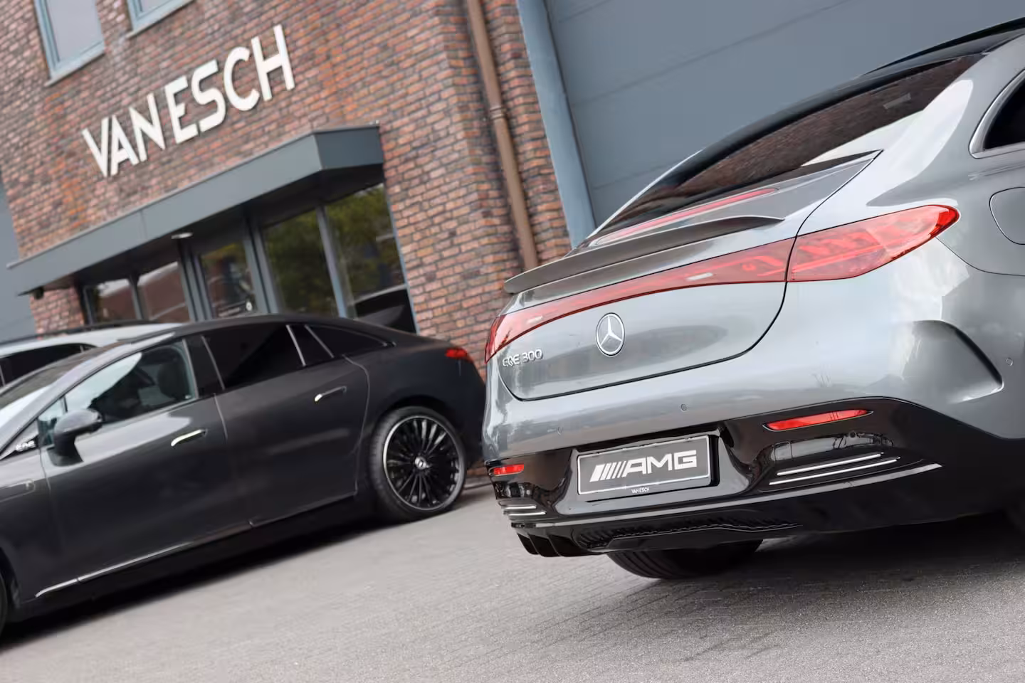 Mercedes-Benz EQE 300 AMG Line 90 kWh | Luchtvering | Distronic | Panoramadak | Memory | Warmtepomp | Keyles