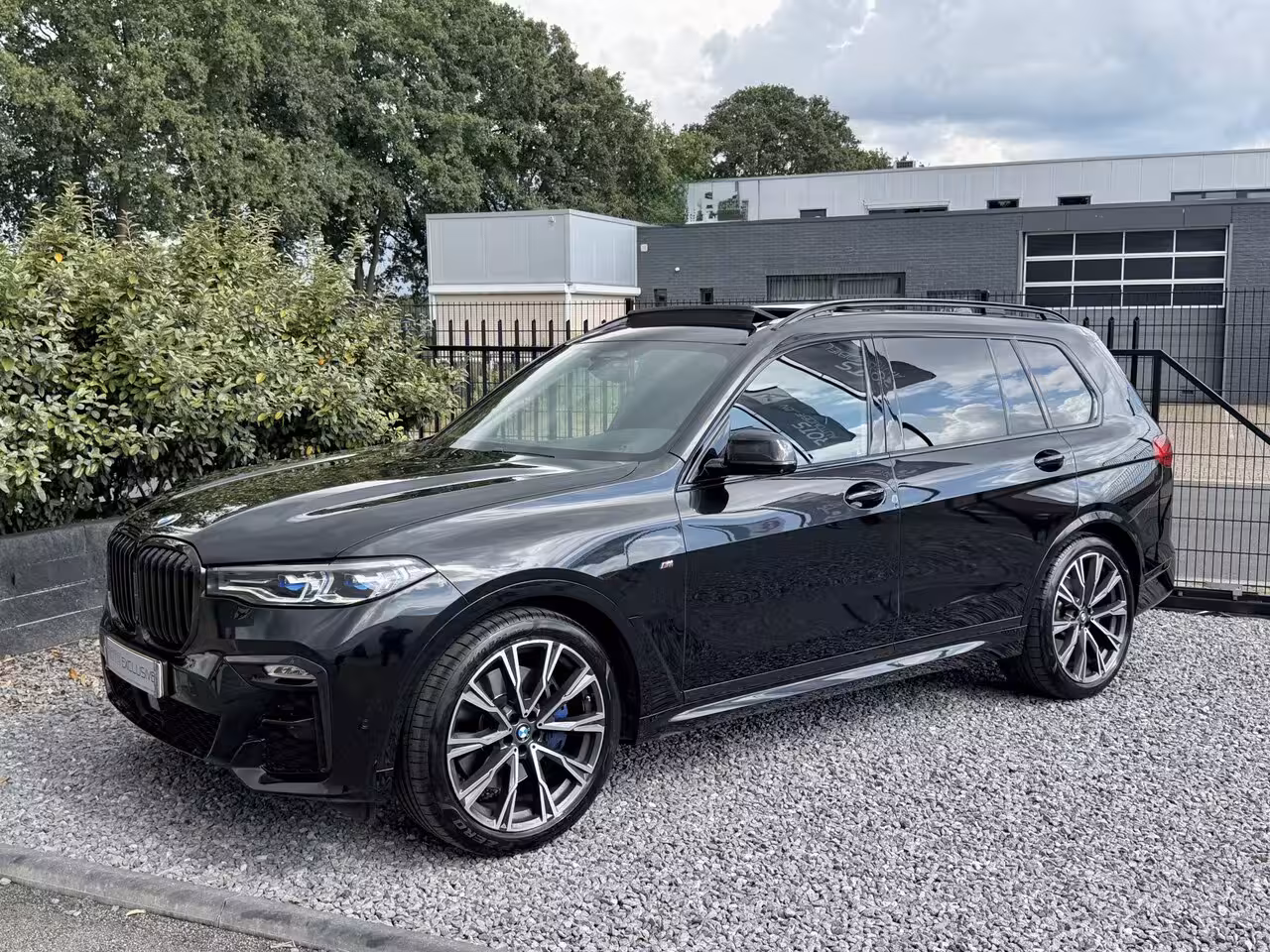 BMW X7 xDrive40i M-Pakket 7 Pers Panodak|Skylounge|Luchtvering Saphire Zwart