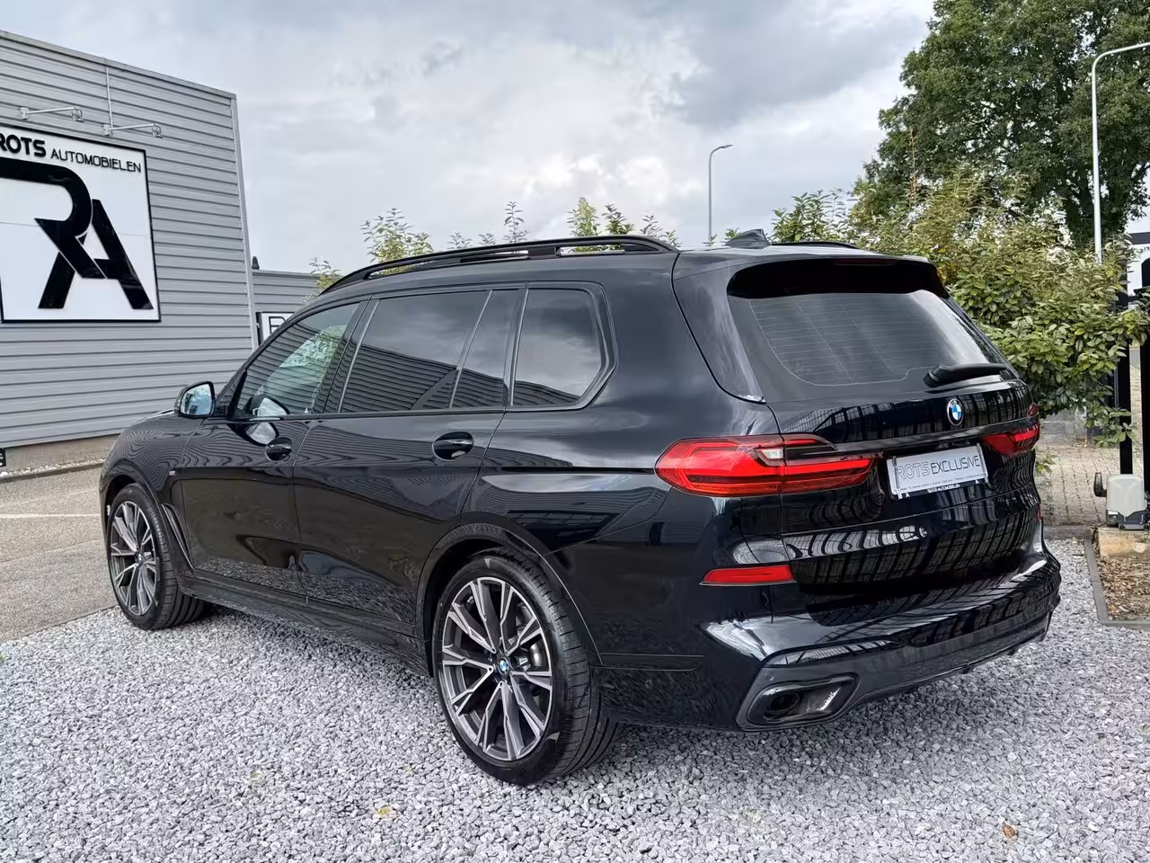BMW X7 xDrive40i M-Pakket 7 Pers Panodak|Skylounge|Luchtvering Saphire Zwart