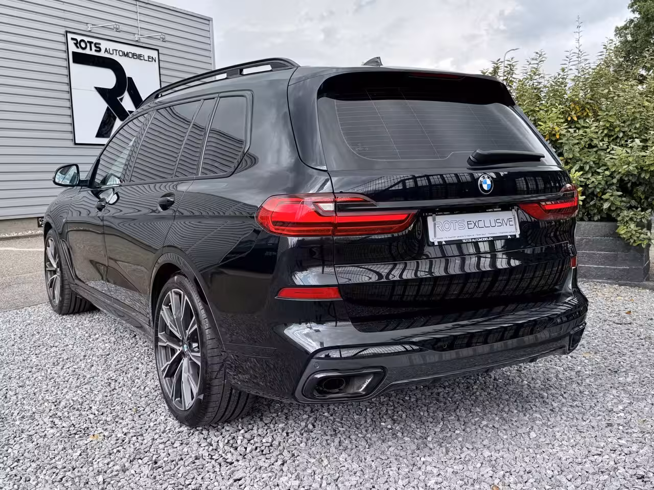 BMW X7 xDrive40i M-Pakket 7 Pers Panodak|Skylounge|Luchtvering Saphire Zwart