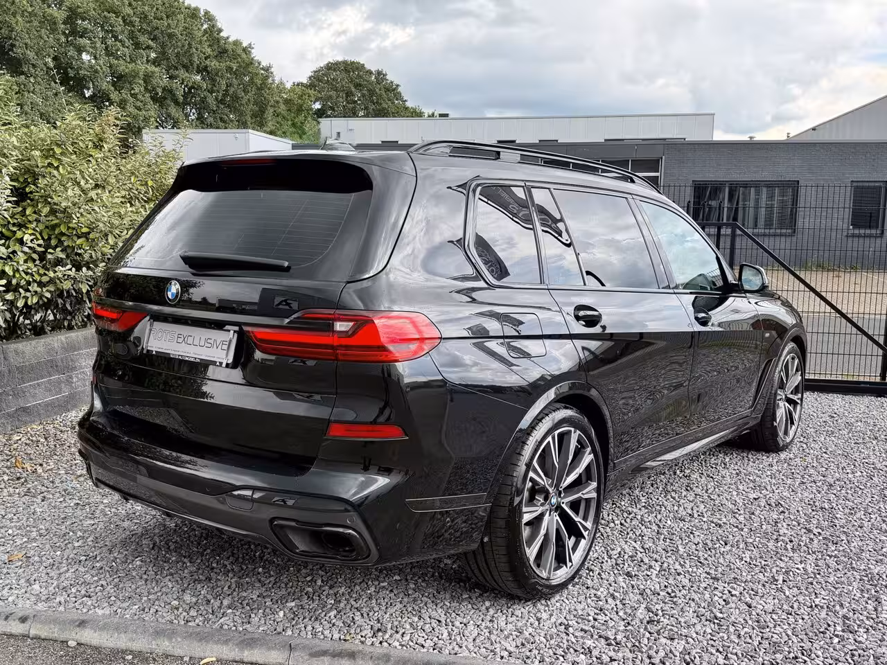 BMW X7 xDrive40i M-Pakket 7 Pers Panodak|Skylounge|Luchtvering Saphire Zwart