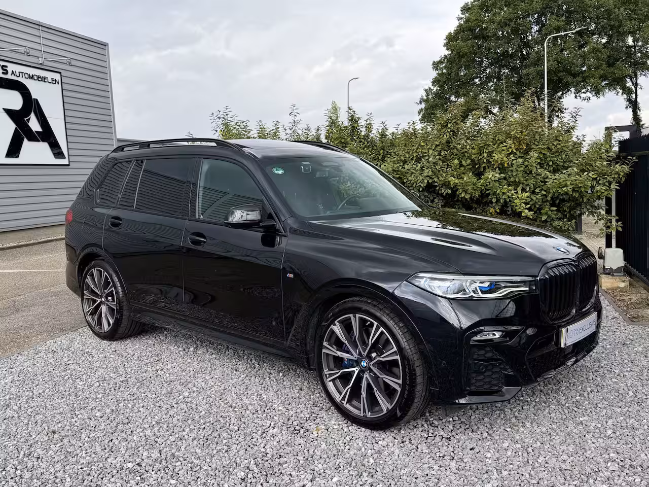 BMW X7 xDrive40i M-Pakket 7 Pers Panodak|Skylounge|Luchtvering Saphire Zwart