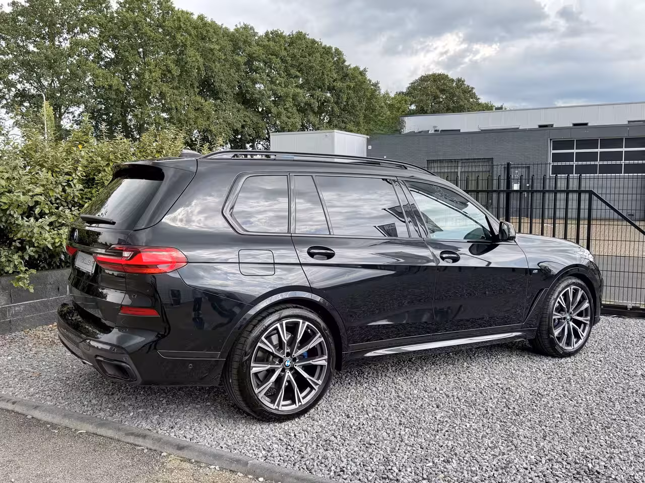 BMW X7 xDrive40i M-Pakket 7 Pers Panodak|Skylounge|Luchtvering Saphire Zwart