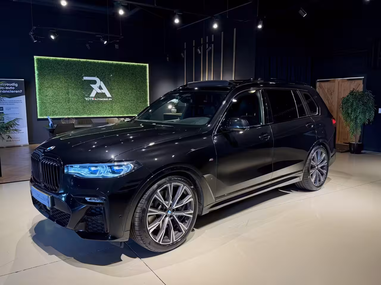 BMW X7 xDrive40i M-Pakket 7 Pers Panodak|Skylounge|Luchtvering Saphire Zwart