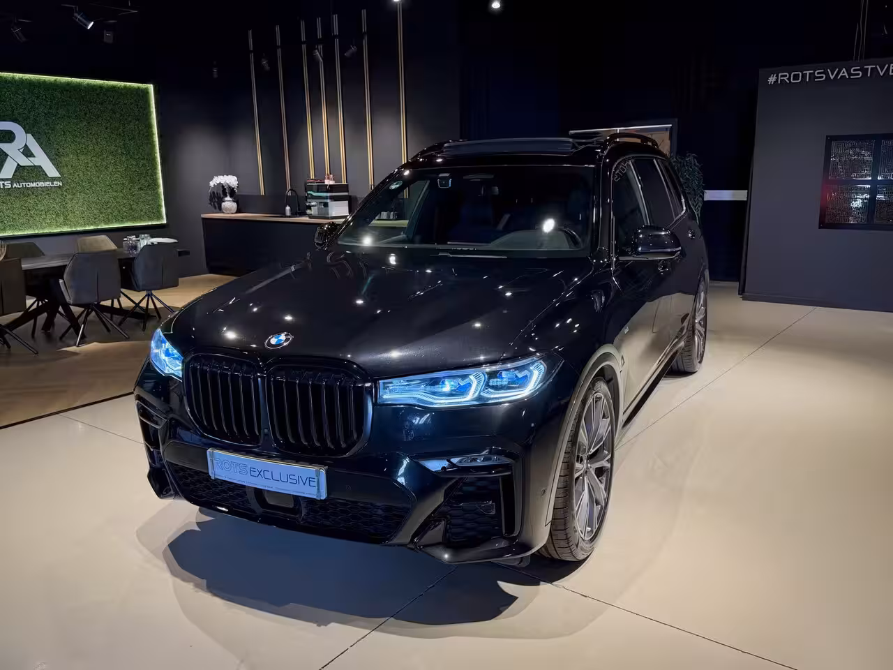 BMW X7 xDrive40i M-Pakket 7 Pers Panodak|Skylounge|Luchtvering Saphire Zwart