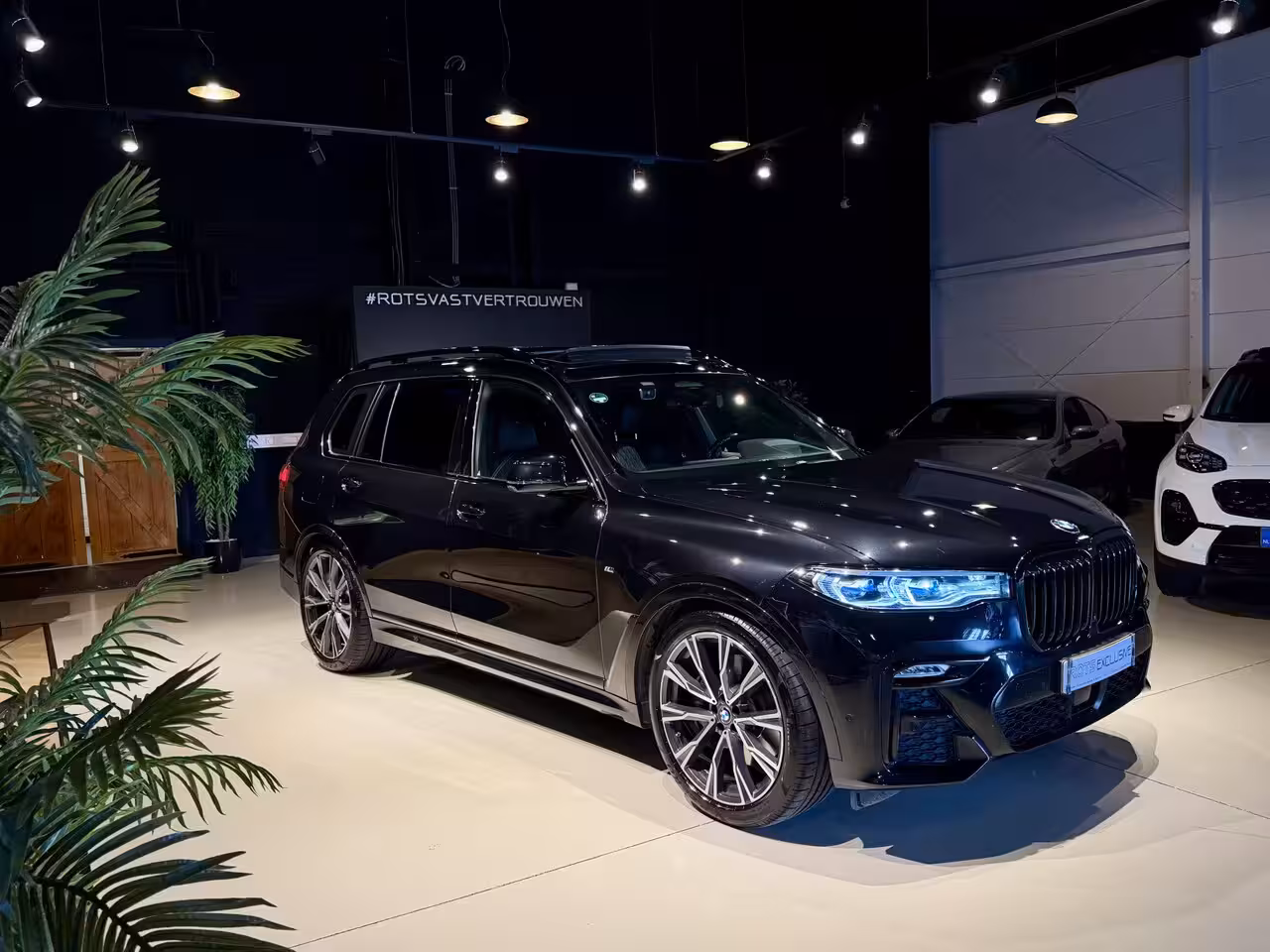 BMW X7 xDrive40i M-Pakket 7 Pers Panodak|Skylounge|Luchtvering Saphire Zwart