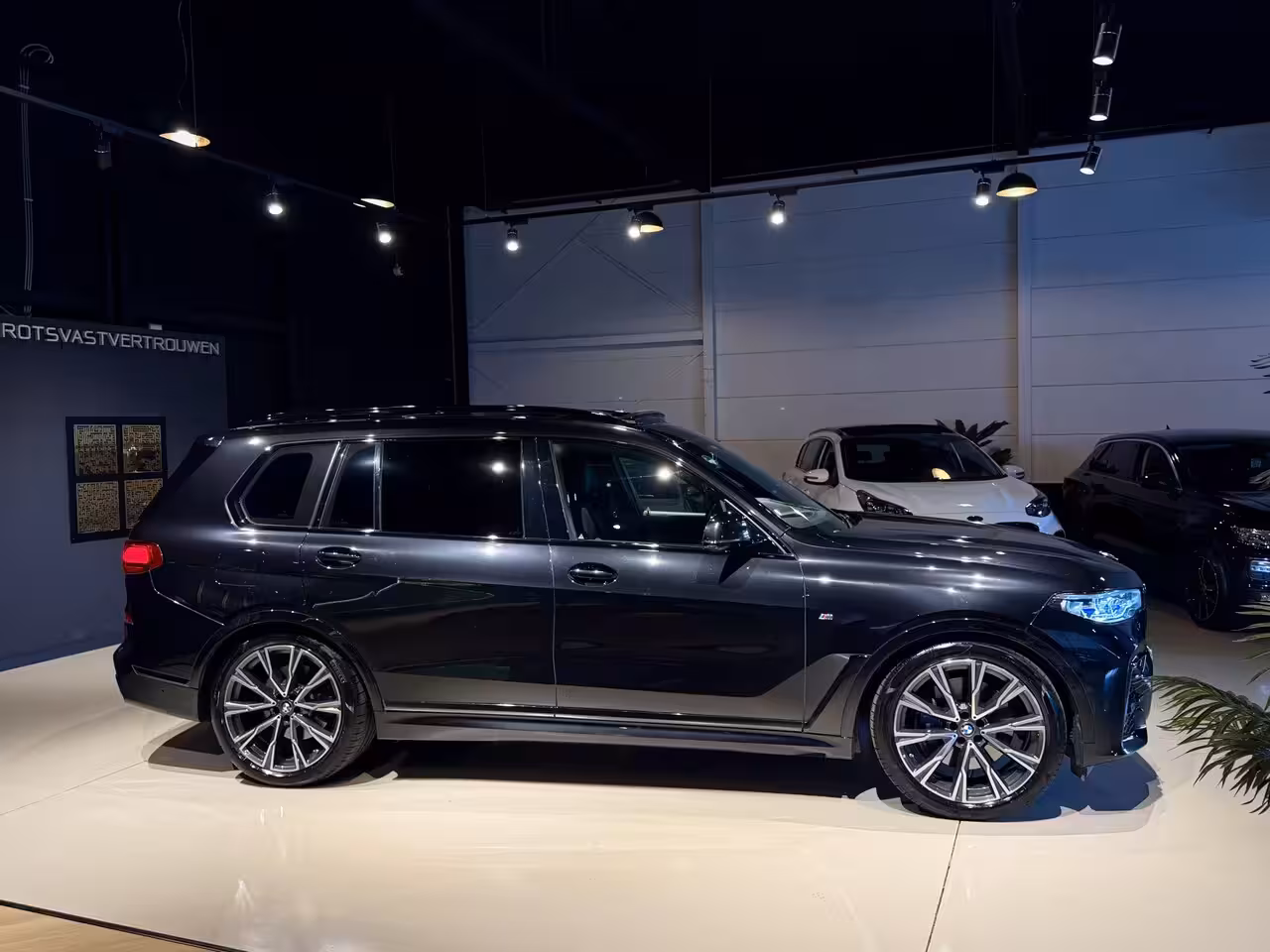 BMW X7 xDrive40i M-Pakket 7 Pers Panodak|Skylounge|Luchtvering Saphire Zwart