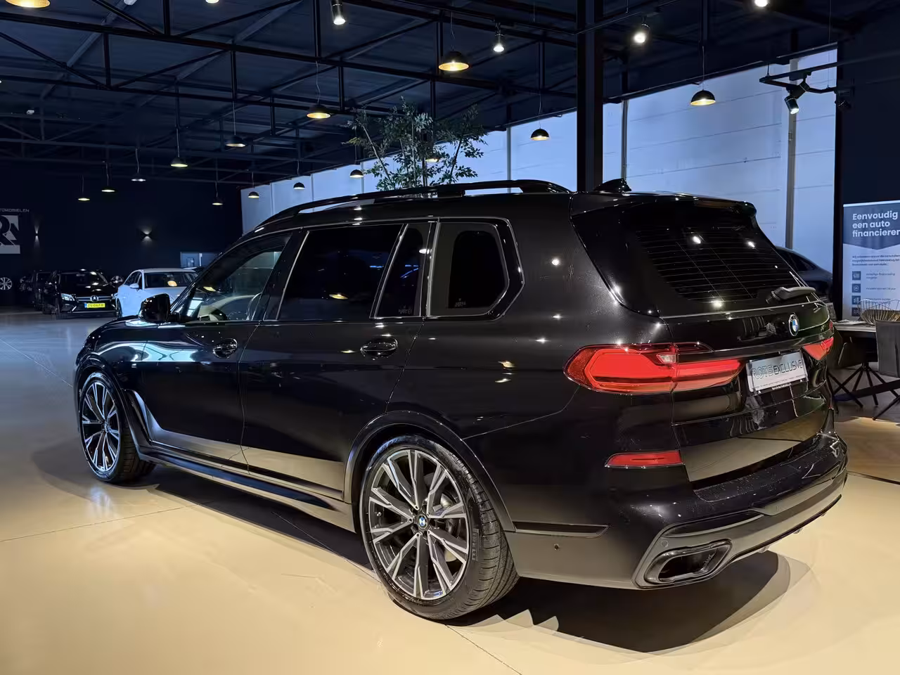 BMW X7 xDrive40i M-Pakket 7 Pers Panodak|Skylounge|Luchtvering Saphire Zwart