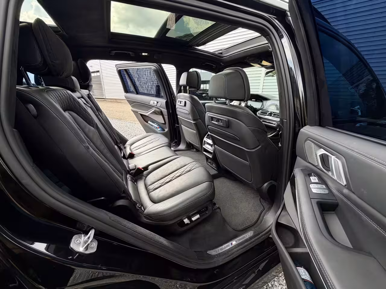 BMW X7 xDrive40i M-Pakket 7 Pers Panodak|Skylounge|Luchtvering Saphire Zwart