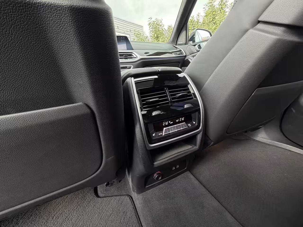 BMW X7 xDrive40i M-Pakket 7 Pers Panodak|Skylounge|Luchtvering Saphire Zwart