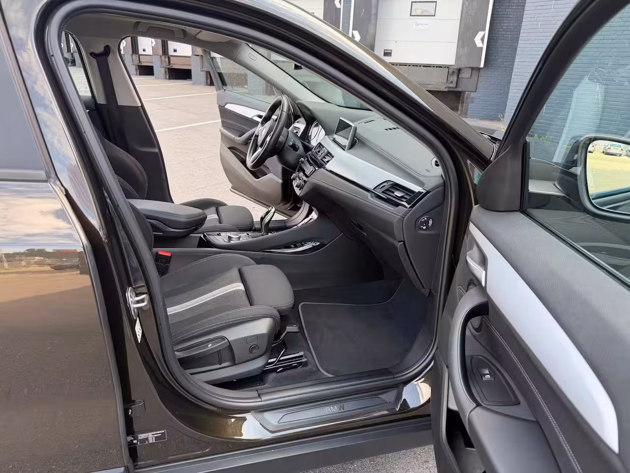 BMW X2 SDrive18i PANORAMADAK/AUTO/NAVI/KEYLES