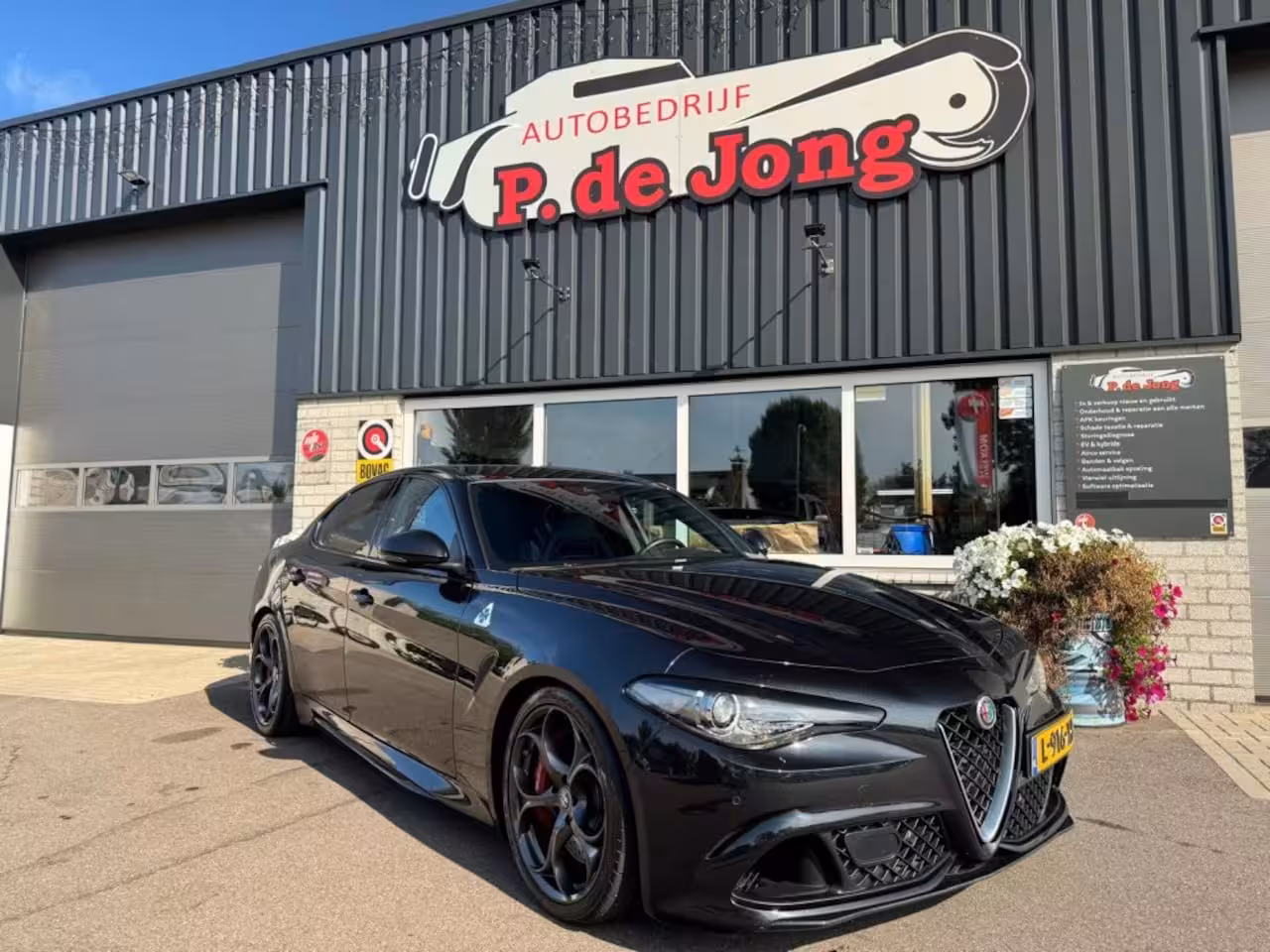 Alfa Romeo Giulia 2.9 V6 QUADRIFOGLIO Carbon pakket Sparco kuipstoelen Carplay Perfect onderhouden