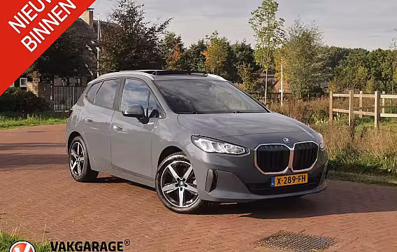 BMW 2-serie Active Tourer 225e xDrive | Panoramadak | Harman Kardon | Camera| Sfeerverlichting | NL-Auto |