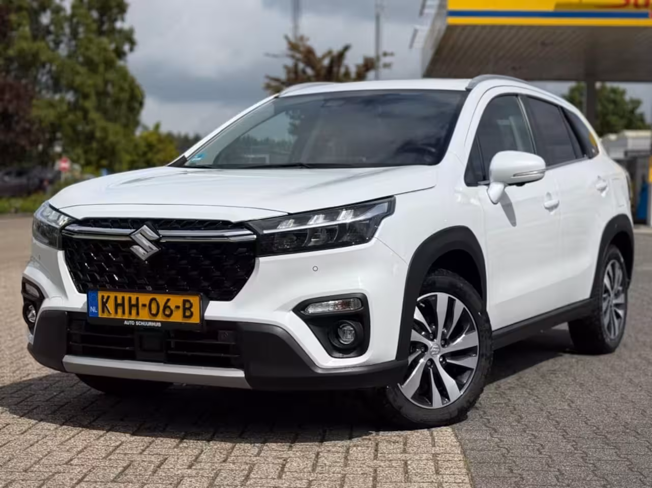 Suzuki S-Cross 1.5 HYBRID STYLE A/T PANO CARPLAY 360 CAMERA ADD. CRUISE