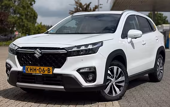 Suzuki S-Cross 1.5 HYBRID STYLE A/T PANO CARPLAY 360 CAMERA ADD. CRUISE