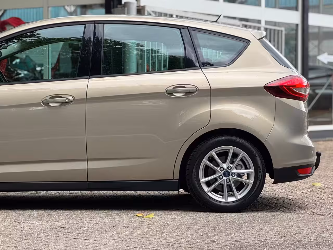 Ford C-Max 1.0 Titanium Facelift Airco Cruise Luxe uitvoering NWE APK