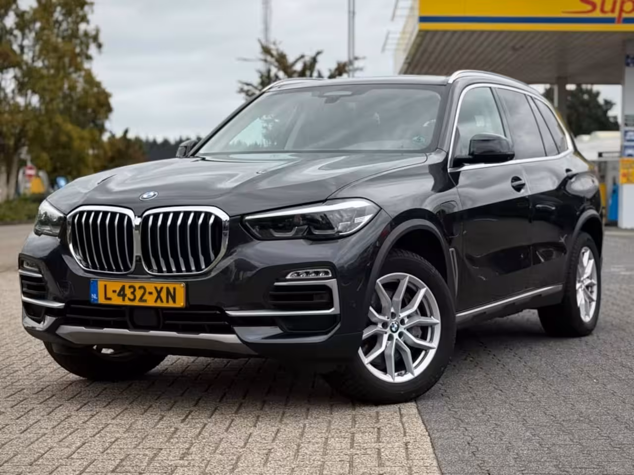 BMW X5 XDRIVE45E HIGH EXEC. TREKHAAK ELK. LUCHTVERING SOH 86% CARPLAY STUUR-STOELVERWARMING