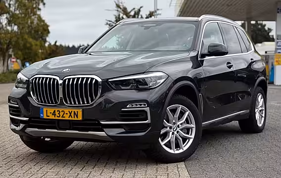 BMW X5 XDRIVE45E HIGH EXEC. TREKHAAK ELK. LUCHTVERING SOH 86% CARPLAY STUUR-STOELVERWARMING