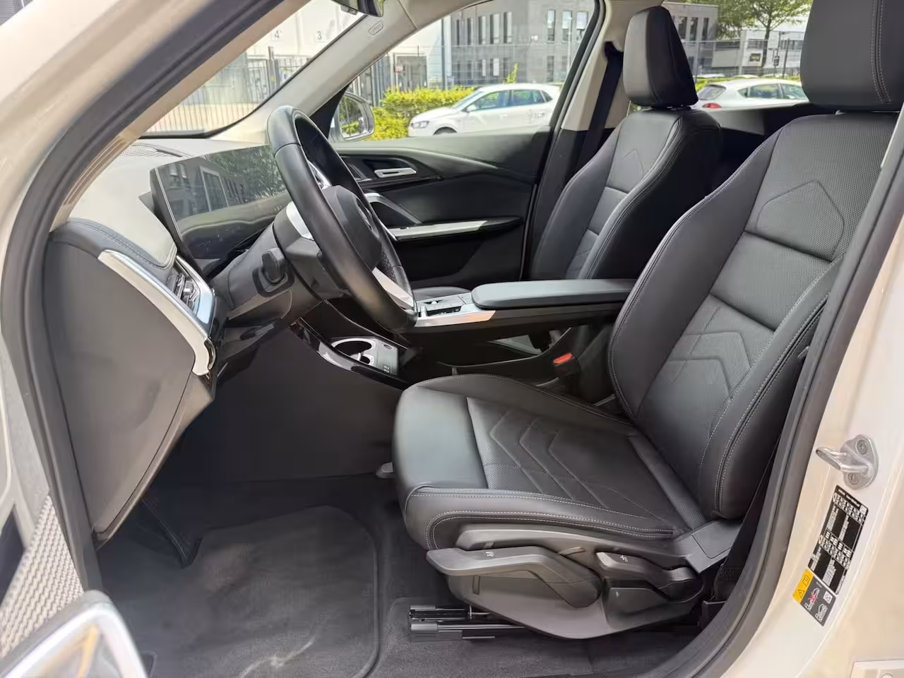 BMW iX1 eDrive20 67 kWh Leder bekleding stoelverwarming