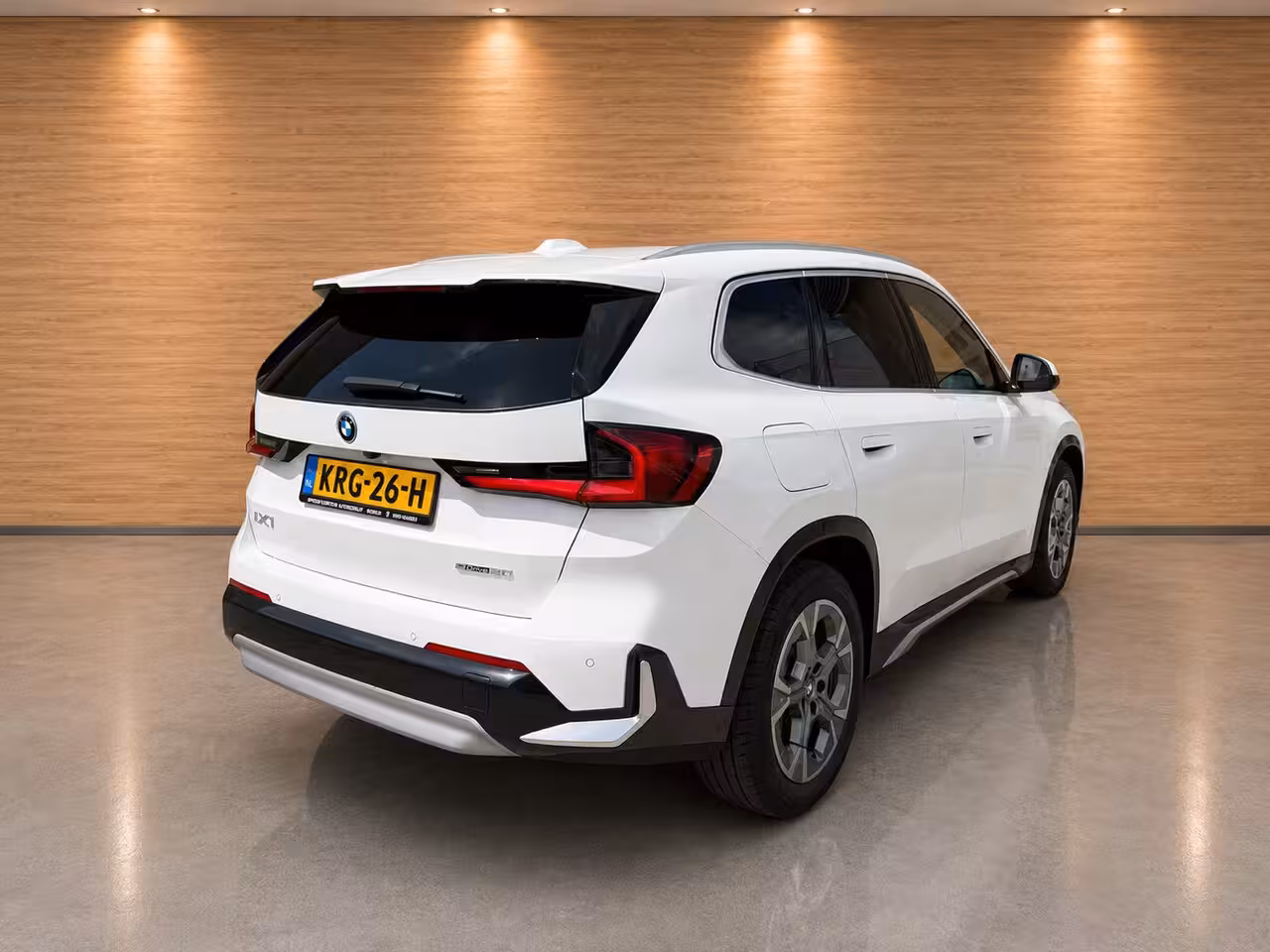 BMW iX1 eDrive20 67 kWh Leder bekleding stoelverwarming