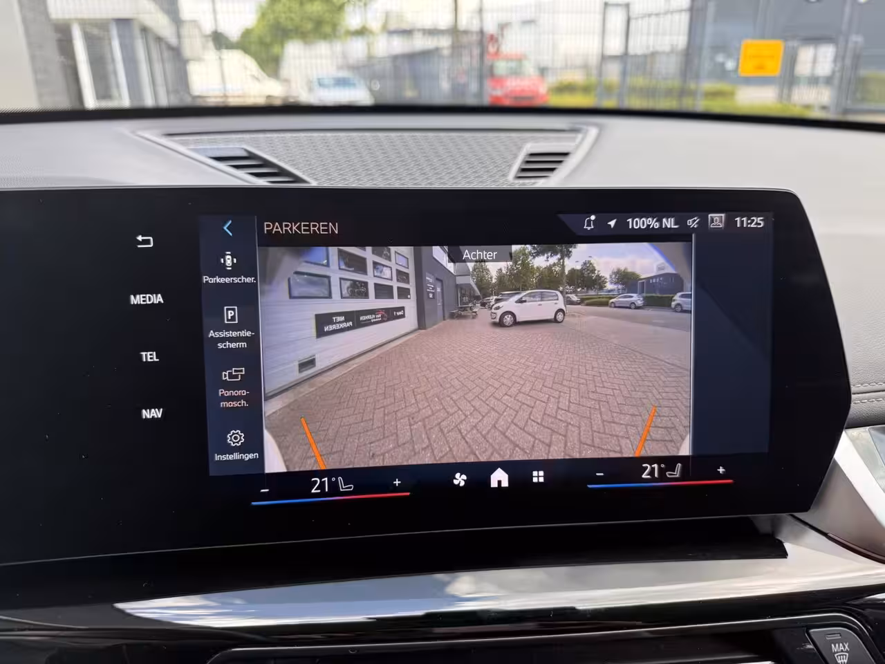 BMW iX1 eDrive20 67 kWh Leder bekleding stoelverwarming