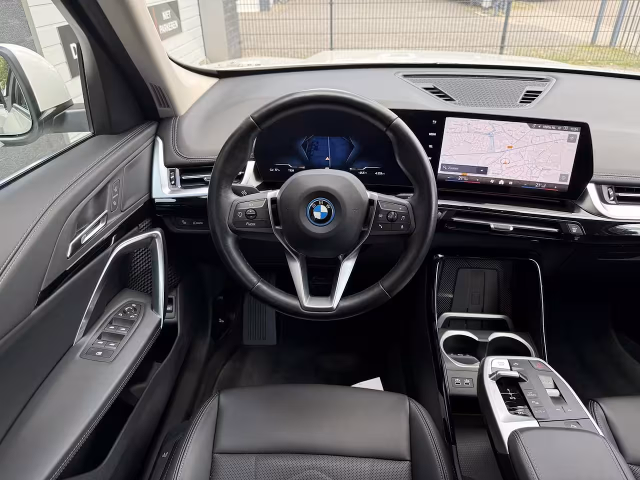 BMW iX1 eDrive20 67 kWh Leder bekleding stoelverwarming