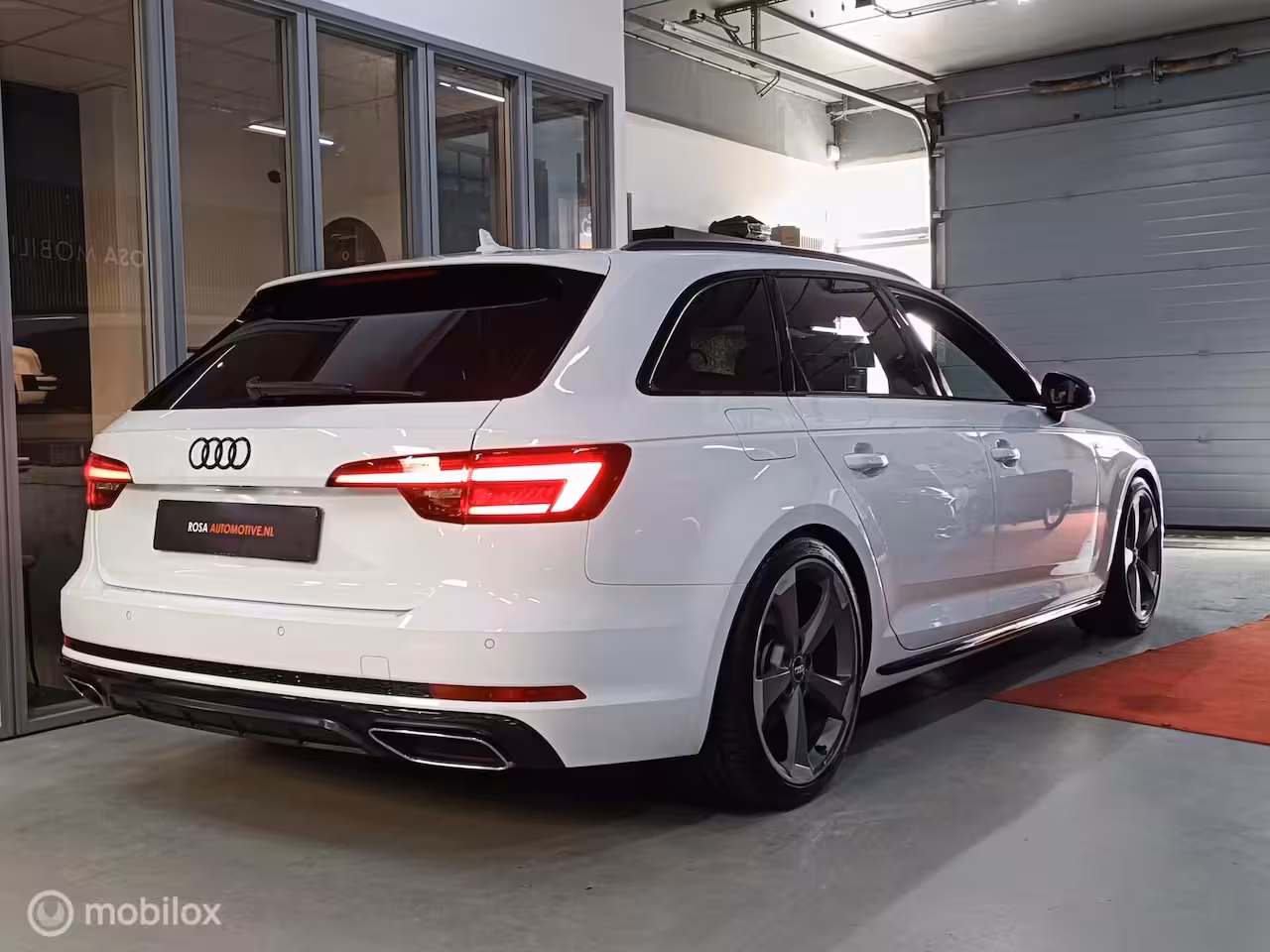 Audi A4 Avant 150 PK S-TRONIC s line LEER VELGEN CRUISE CLIMATRONIC STOELVERW. LED XENON
