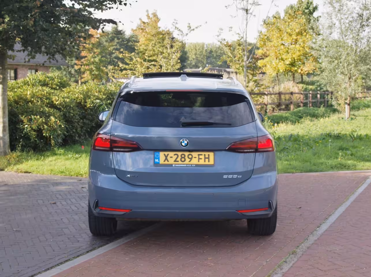 BMW 2-serie Active Tourer 225e xDrive | Panoramadak | Harman Kardon | Camera| Sfeerverlichting | NL-Auto |