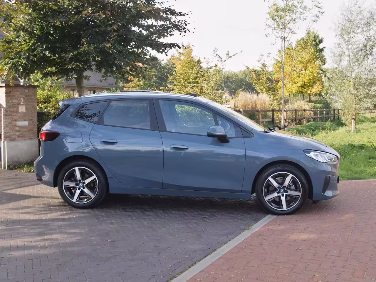 BMW 2-serie Active Tourer 225e xDrive | Panoramadak | Harman Kardon | Camera| Sfeerverlichting | NL-Auto |