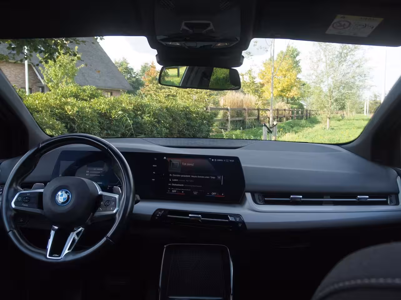 BMW 2-serie Active Tourer 225e xDrive | Panoramadak | Harman Kardon | Camera| Sfeerverlichting | NL-Auto |