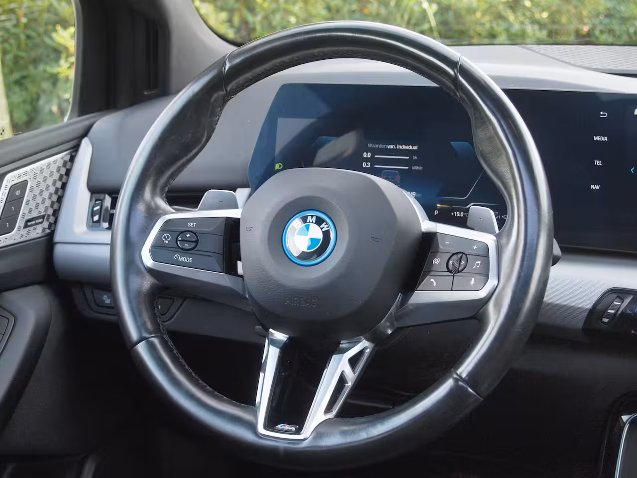 BMW 2-serie Active Tourer 225e xDrive | Panoramadak | Harman Kardon | Camera| Sfeerverlichting | NL-Auto |