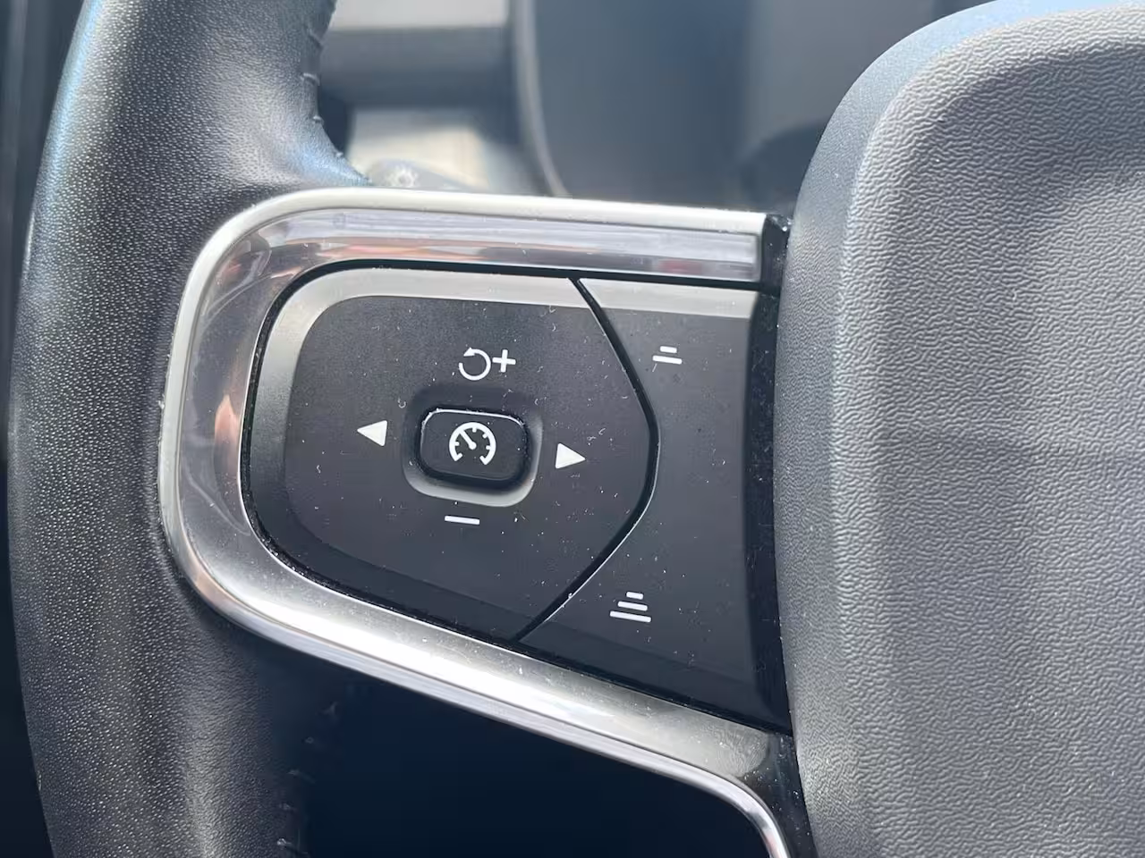 Volvo XC40 1.5 T5 Twin Engine Momentum Pro
