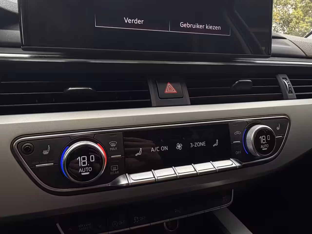 Audi A4 Avant 40 TFSI Launch edition Sport Trekhaak, Climat, LM
