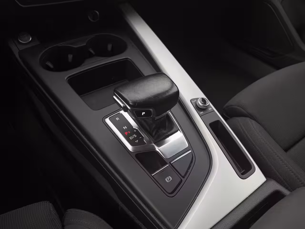 Audi A4 Avant 40 TFSI Launch edition Sport Trekhaak, Climat, LM