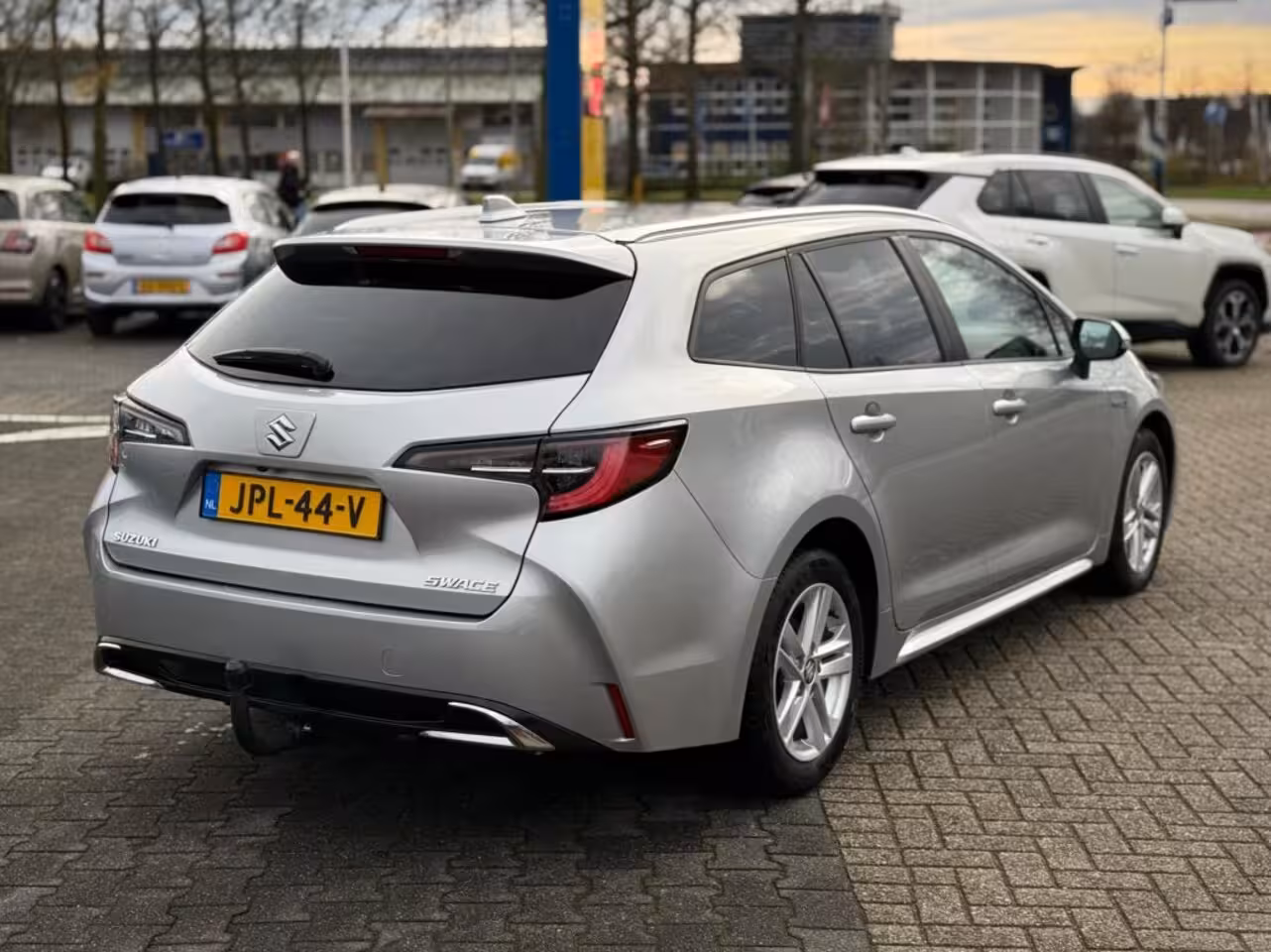 Suzuki Swace 1.8 HYBRID A/T SELECT