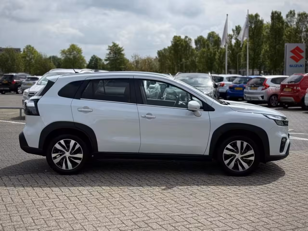 Suzuki S-Cross 1.5 HYBRID STYLE A/T PANO CARPLAY 360 CAMERA ADD. CRUISE