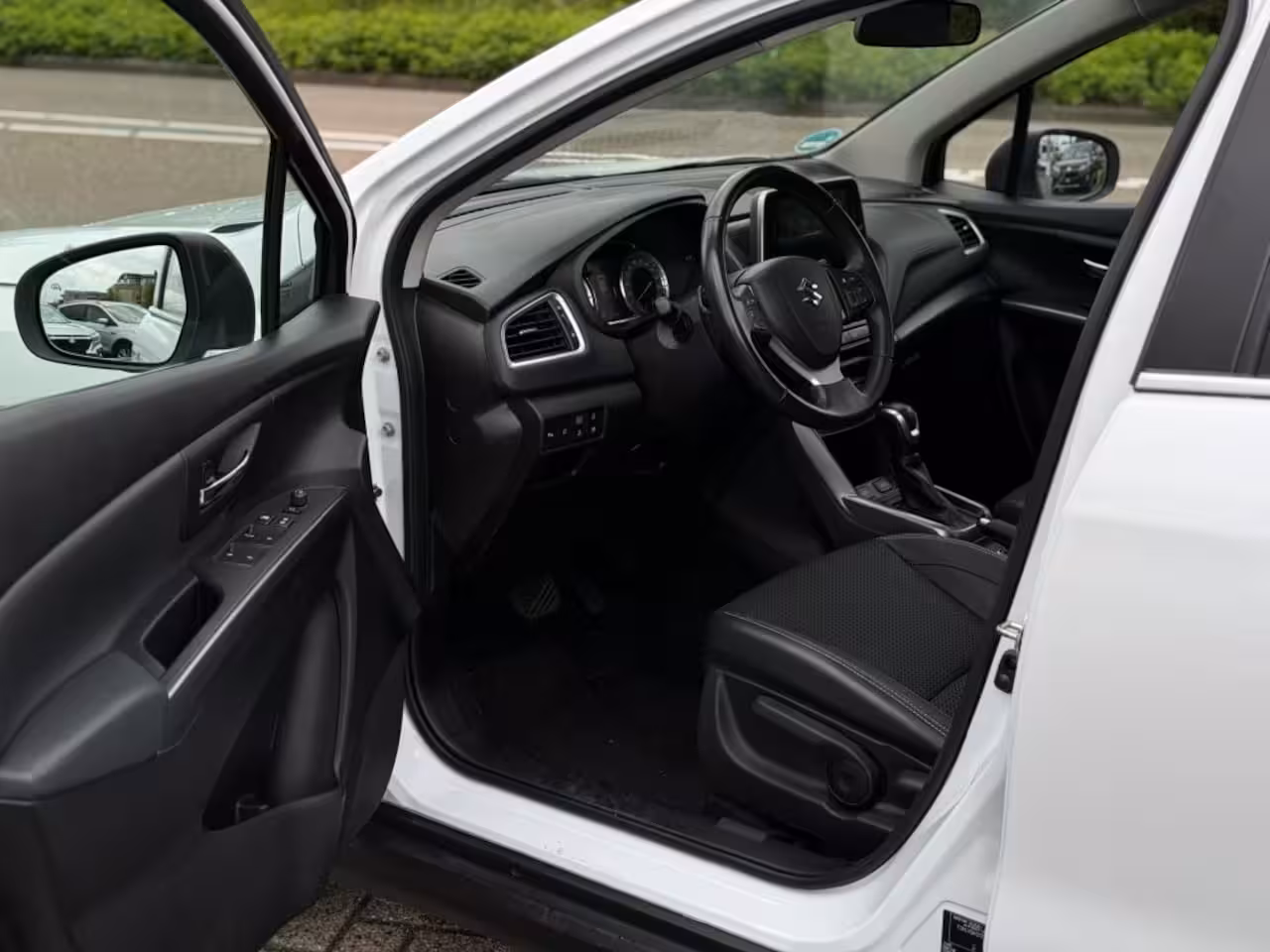 Suzuki S-Cross 1.5 HYBRID STYLE A/T PANO CARPLAY 360 CAMERA ADD. CRUISE